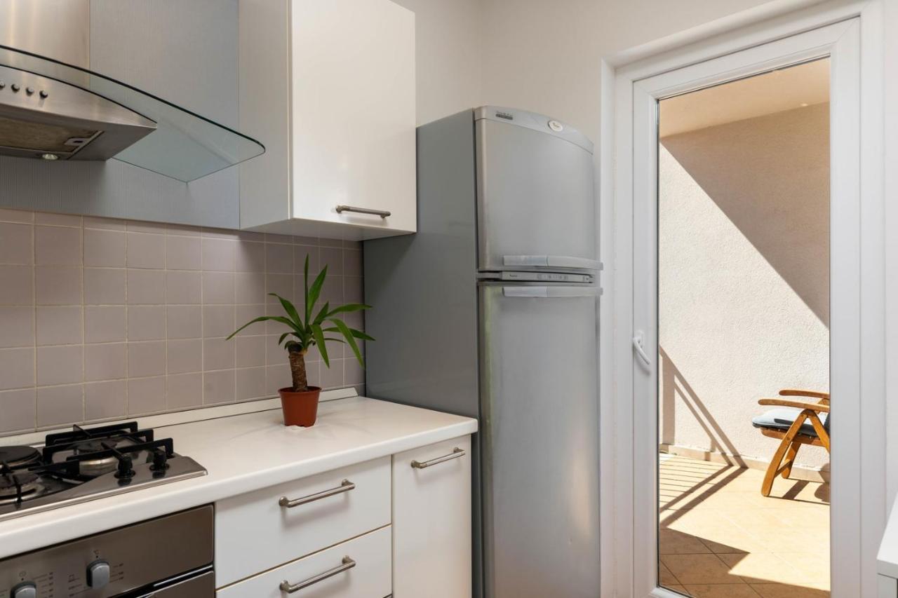 One-Bedroom Apartment Albis With Balcony And Parking In Rovinj Extérieur photo